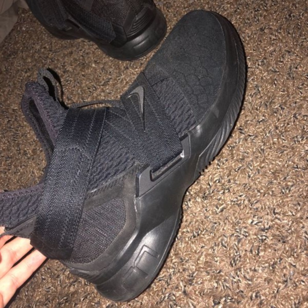Lebrons soilder 12s